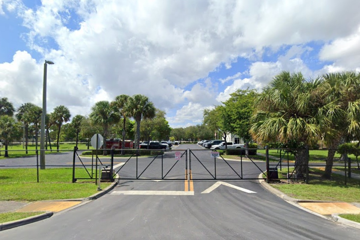 Fort Lauderdale Fire Station Hosts Traveling Rig Honoring 343 FDNY Dead