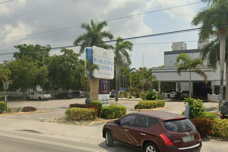 Fort Lauderdale Grand Hotel Overhang Collapses, No Injuries Reported