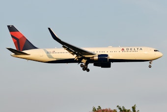 Four Hospitalized as Fumes Force Delta Flight From Maui to Divert to Honolulu