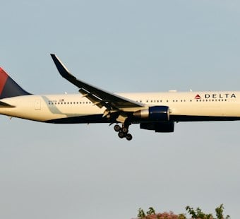 Four Hospitalized as Fumes Force Delta Flight From Maui to Divert to Honolulu