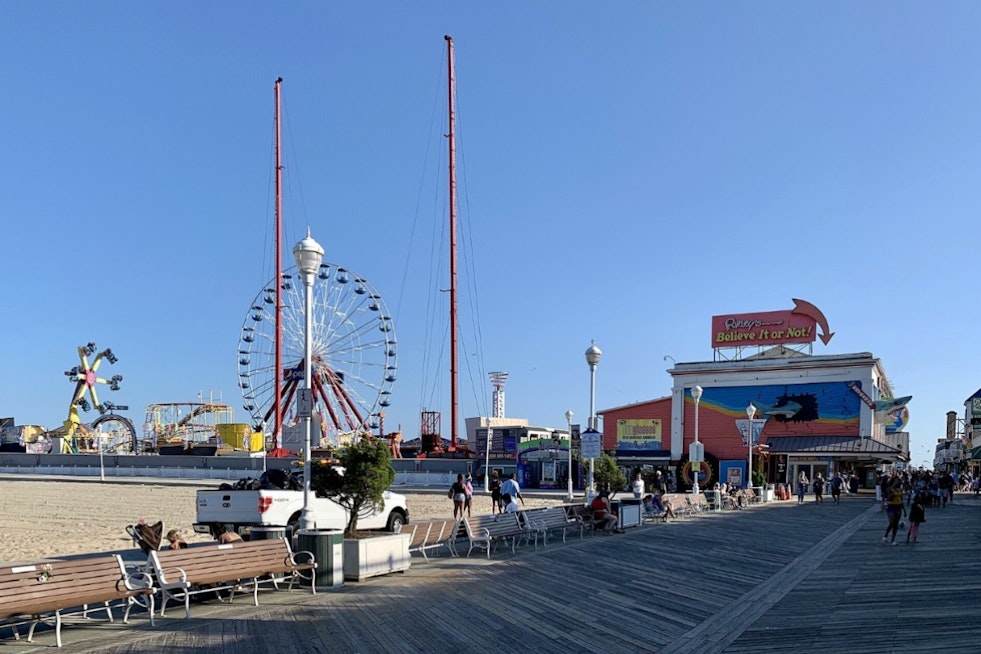 Fred Barnett Leads Eagles Boardwalk Parade As Ocean City Waves Goodbye To Summer