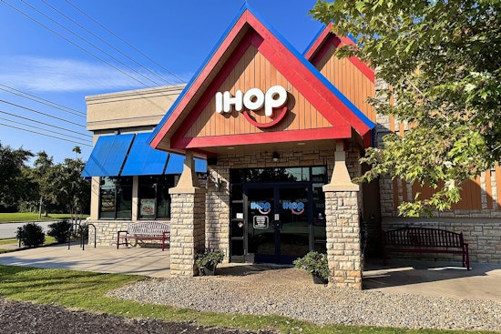 Free Pancakes for a Year Lure Crowds to San Antonio's 8th Applebee's-IHOP Mashup