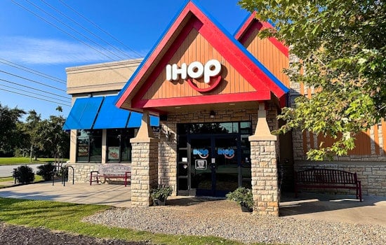 Free Pancakes for a Year Lure Crowds to San Antonio's 8th Applebee's-IHOP Mashup