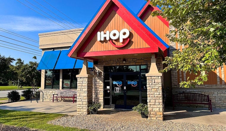 Free Pancakes for a Year Lure Crowds to San Antonio's 8th Applebee's-IHOP Mashup