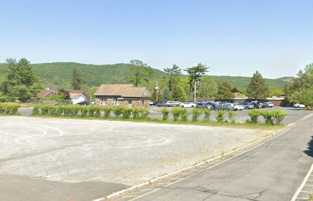 Garage Fire Erupts at New City's Paramount Country Club
