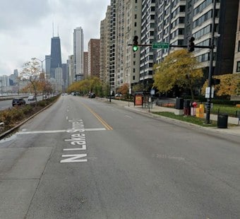 Gold Coast Pedestrian Dies Climbing Lake Shore Drive Median Near Bridge