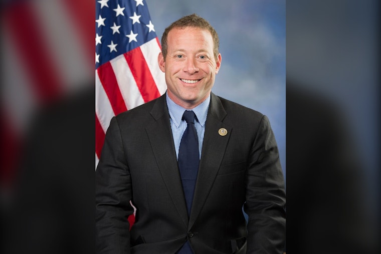 Gottheimer Pushes AI Labs and Phone Bans for New Jersey's 5th District Schools