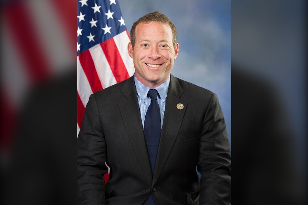 Gottheimer Pushes AI Labs and Phone Bans for New Jersey's 5th District Schools