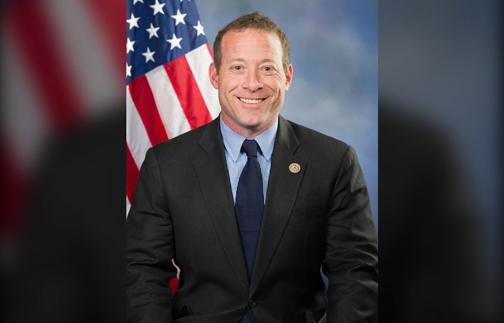 Gottheimer Pushes AI Labs and Phone Bans for New Jersey's 5th District Schools