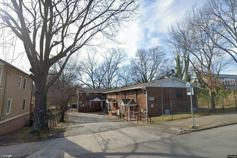 Gunmen Hold Man at Gunpoint for $40 and an iPhone on Cooper Street