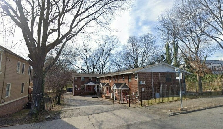 Gunmen Hold Man at Gunpoint for $40 and an iPhone on Cooper Street