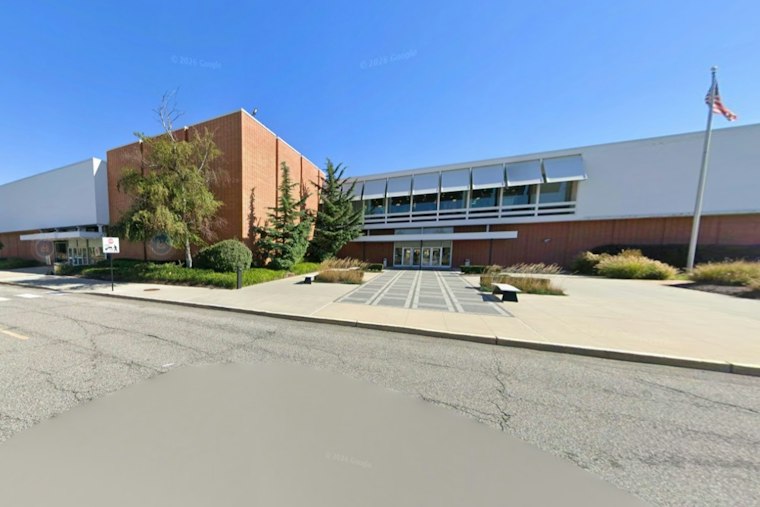 Hackensack Mall Robber Smashes Jewelry Case, Triggers SWAT Gunfire Scare