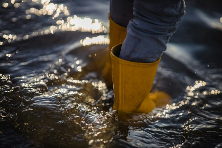 Haena Couple Still Pumping Sewage-Tainted Water Nearly Two Weeks After Hurricane Lowell