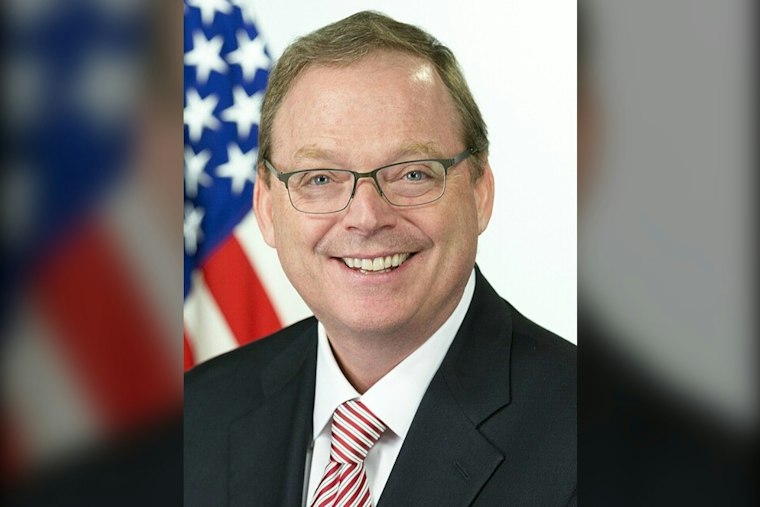 Hassett Kept Up to $5 Million in Coinbase Stock While Steering Crypto Policy