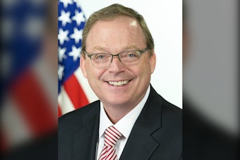 Hassett Kept Up to $5 Million in Coinbase Stock While Steering Crypto Policy