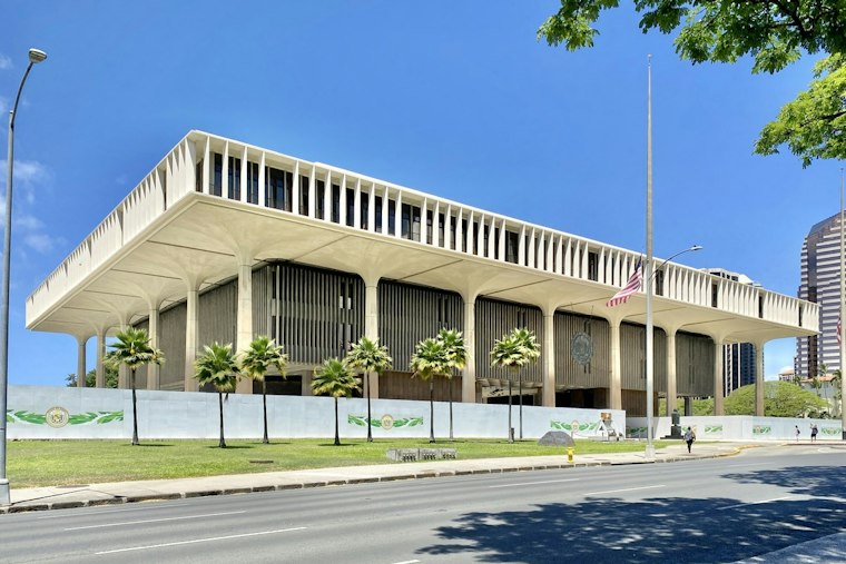 Hawaii Voting-Site Rules Put Access Limits at Center of Federal-Agent Debate