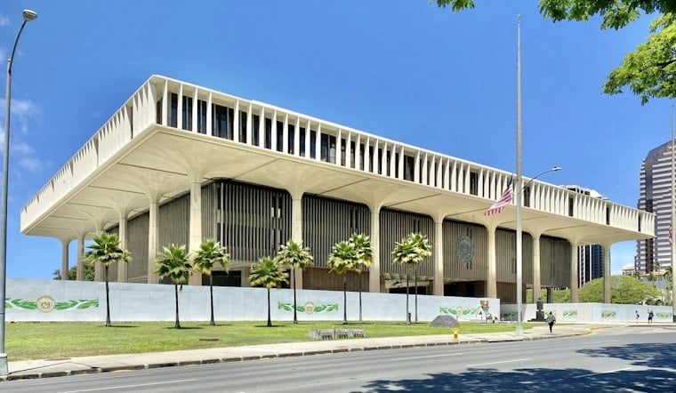 Hawaii Voting-Site Rules Put Access Limits at Center of Federal-Agent Debate