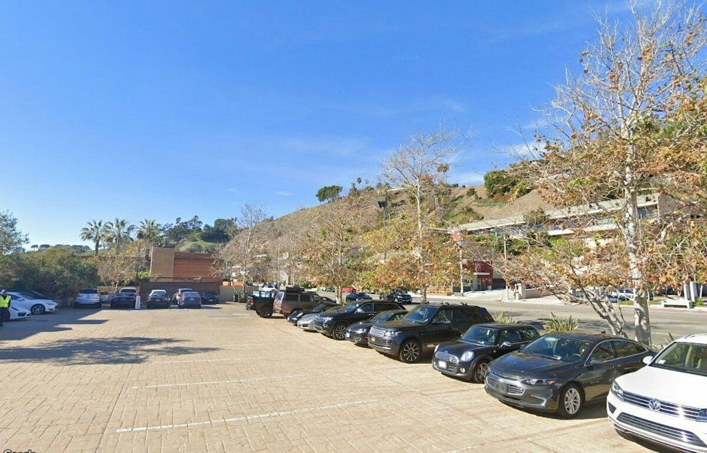 Hollywood Hills' Famed Stahl House Slashes Price by $5 Million, Still No Buyer