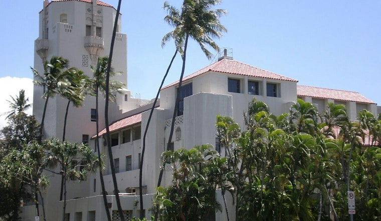 Honolulu Weighs $1,000 Peddling Fines as Waikīkī Retailers Cry Foul