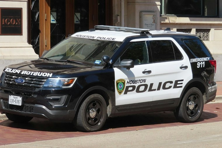 HPD Investigates Sunday I-610 Collision and Gunfire