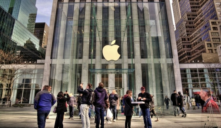 Hundreds Line Up at Fifth Avenue Apple Store as iPhone 18 Pro Hits Shelves