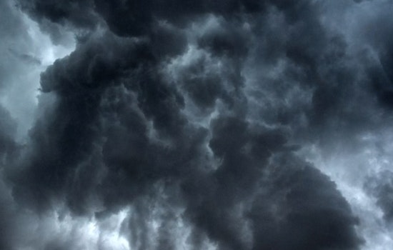 Hurricane Lowell Puts Honolulu On Flood Alert As 14-Foot Surf Pounds Oahu