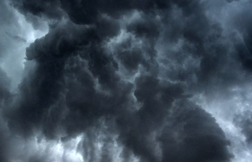 Hurricane Lowell Puts Honolulu On Flood Alert As 14-Foot Surf Pounds Oahu