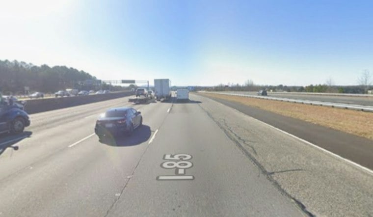 I-85 Crash Near Old Peachtree Road Shatters Barrier, Off-Duty Cops Help Driver