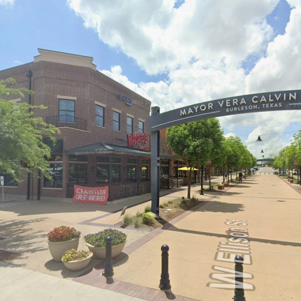 Iron Chef Champ Brings Tableside Lava-Rock Steaks to Old Town Burleson