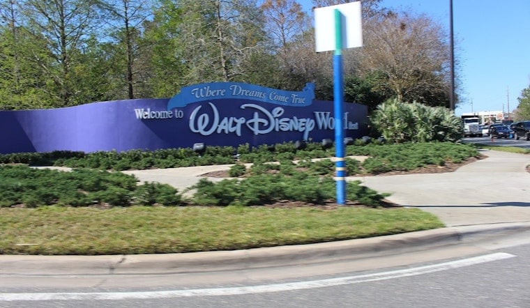 Jason Kelce, Robin Roberts Join EPCOT's Candlelight Processional Lineup For 2026