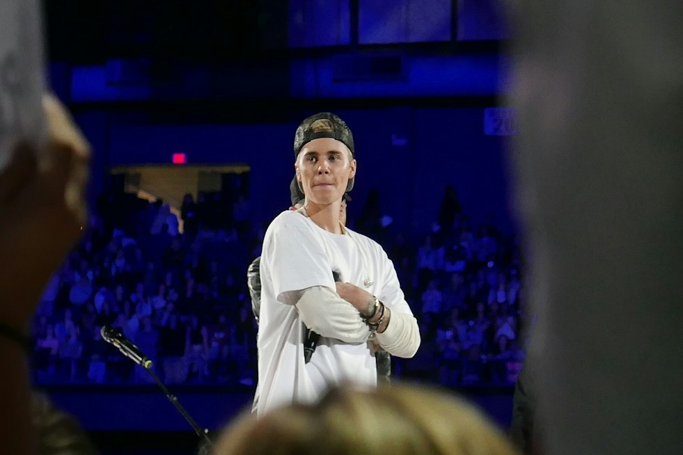 Justin Bieber's MacArthur Park Set Echoes His 2021 Elementary School Gig