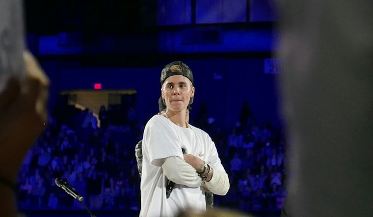 Justin Bieber's MacArthur Park Set Echoes His 2021 Elementary School Gig