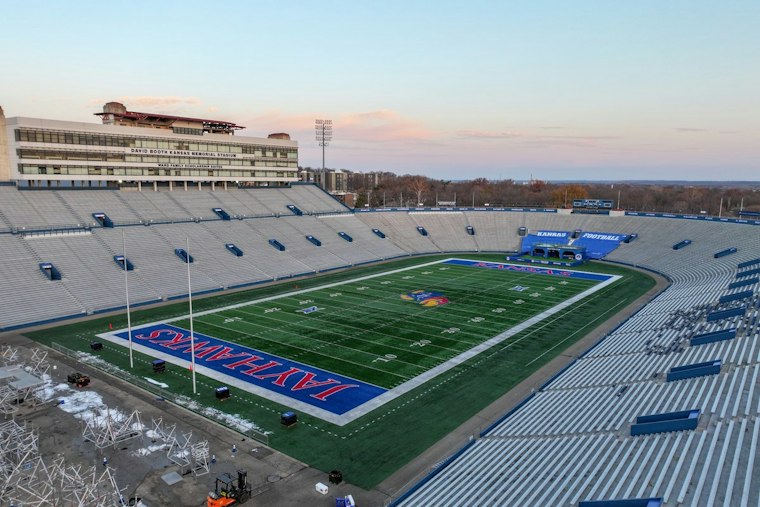 Kansas Legend Tony Sands Saves Choking Fan Before Missouri Rivalry Kickoff