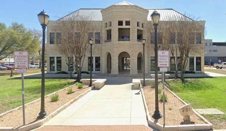 Kendall County Commissioners Vote Themselves 6.1% Raises on 3-2 Split