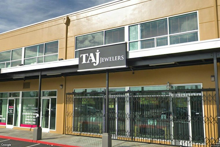 Kent Jewelry Store Rammed by Stolen Minivan, Robbed by Machete-Wielding Crew