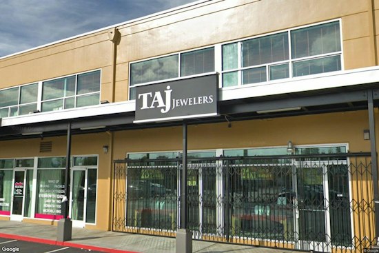 Kent Jewelry Store Rammed by Stolen Minivan, Robbed by Machete-Wielding Crew