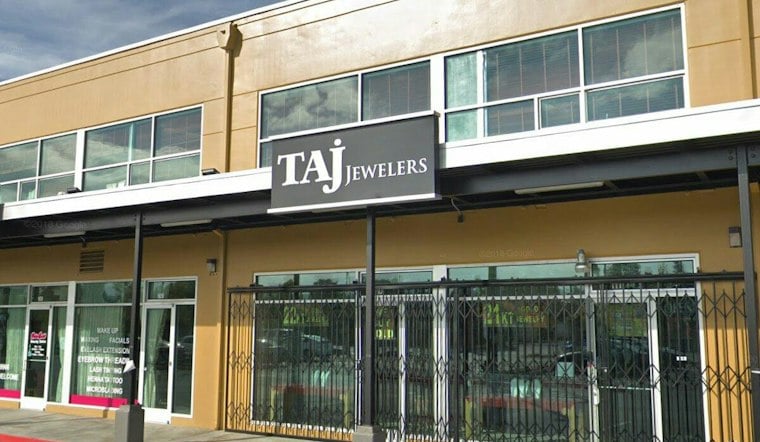 Kent Jewelry Store Rammed by Stolen Minivan, Robbed by Machete-Wielding Crew