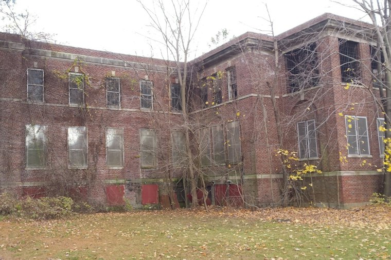 Kings Park Psychiatric Center Building Razed to Make Way for Sewer Fix