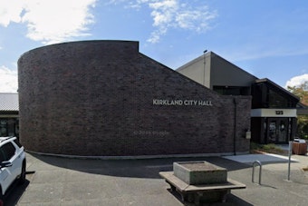 Kirkland Locks In $15-a-Foot Housing Fee, Splitting Council by One Vote