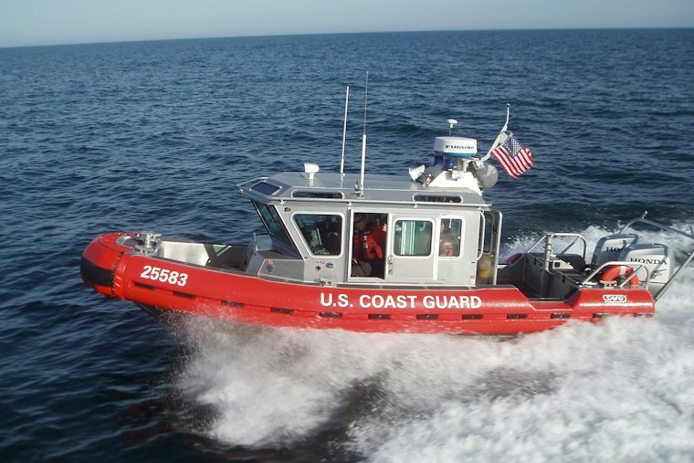 Knife-Wielding Boat Prowler Flees 7 Miles by Dinghy, Vanishes at Elliott Bay Marina