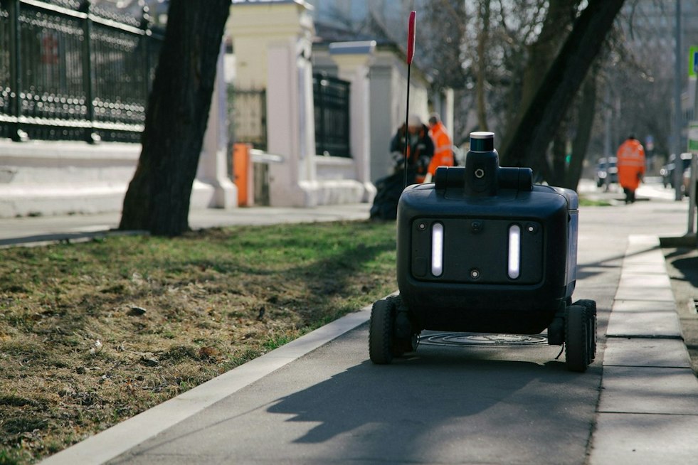 L.A. Woman Rescues Stranded Delivery Robot, Internet Declares Her a Hero