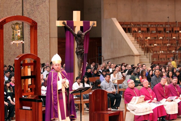 LA Cathedral Ties Ribbons of Prayer to Immigrants Ahead of Sunday Mass