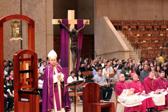 LA Cathedral Ties Ribbons of Prayer to Immigrants Ahead of Sunday Mass