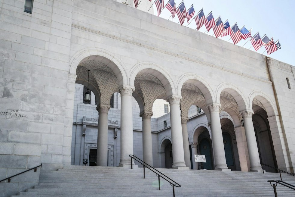 LA Council Weighs Legal Aid, Rental Help for Salvadorans Amid TPS Uncertainty