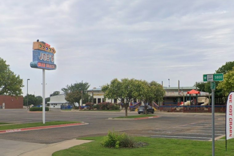 Landmark Bar & Kitchen Opens Sept 28 at Loop 289 in Former Joe's Crab Shack