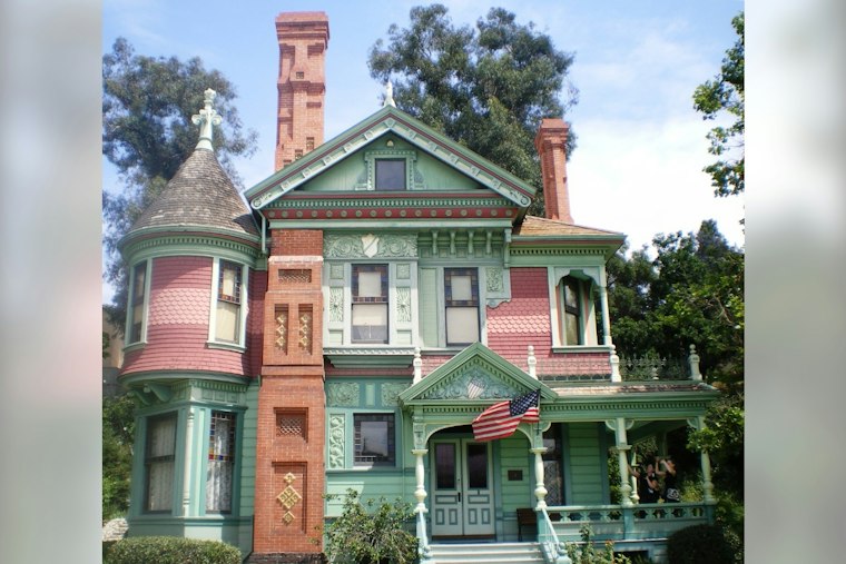 Little Women Ballet Turns Heritage Square Into a Walk-Through March House