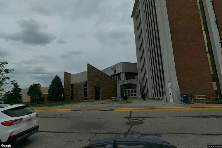 Lorain Streetlight Outages Leave Hundreds of Poles Dark, Residents Fear for Safety