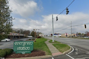 Louisville Man, 27, Dies Crossing Shelbyville Road as Driver Cooperates
