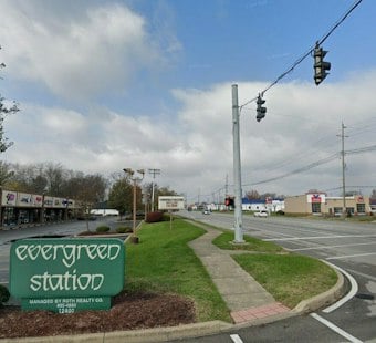 Louisville Man, 27, Dies Crossing Shelbyville Road as Driver Cooperates