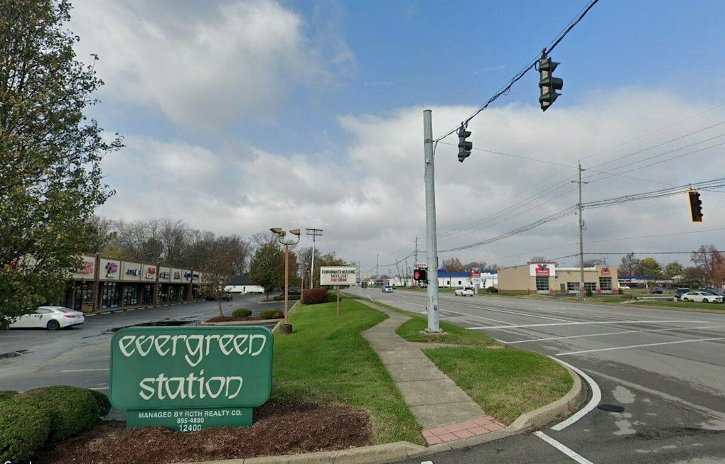 Louisville Man, 27, Dies Crossing Shelbyville Road as Driver Cooperates